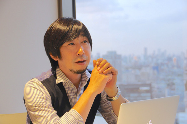 城倉氏がIT業界への就職を決めたきっかけについて話している写真