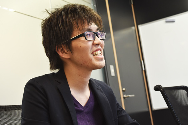 My365の開発について笑顔を交えながら語る片岡氏の写真