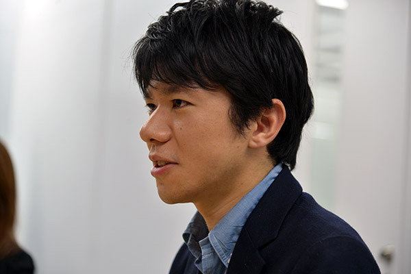 サッカーに例えながら、求めるエンジニア像について語る浅野氏の写真