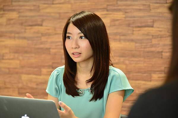 女性向けのキュレーションメディア「4meee！」の開発スピードの強化方法について話す桑山友美氏の写真